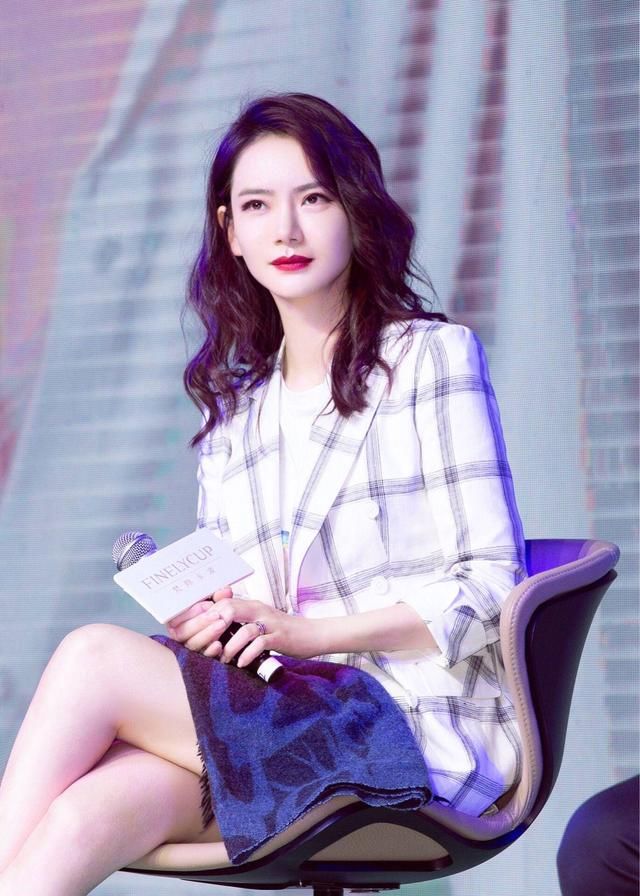 戚薇就是为了美丽而生吗？感觉她怎么穿都是国际范儿