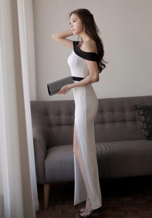 美搭秀：甜美有型的紧身裙美女，气质出众，轻松释放女神气场！