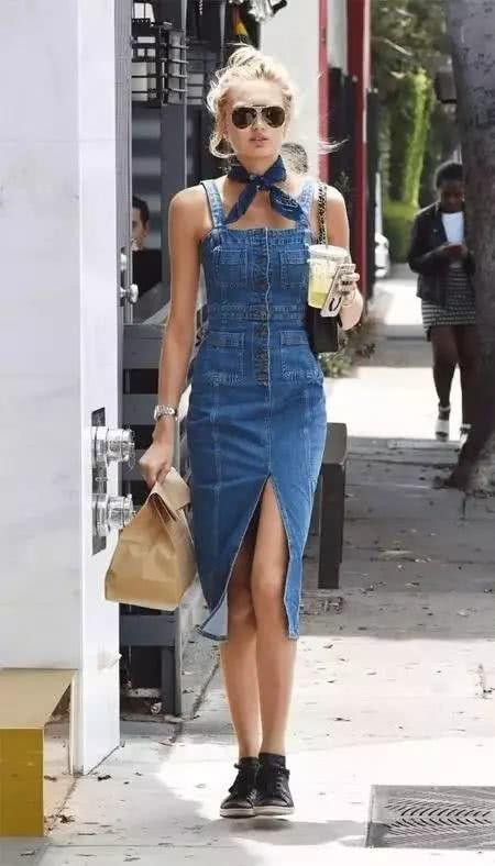 开叉裙才是这一季的亮点,是时候出来炫耀了