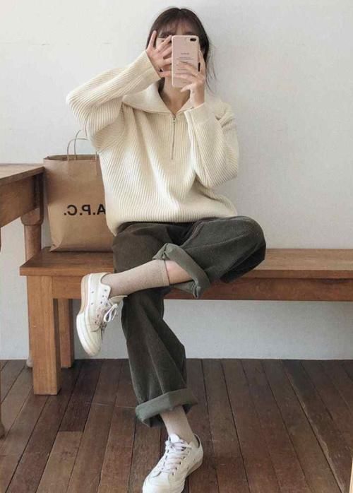 『深蓝色』学会针织衫的“3部曲”,一件就可以过完春天