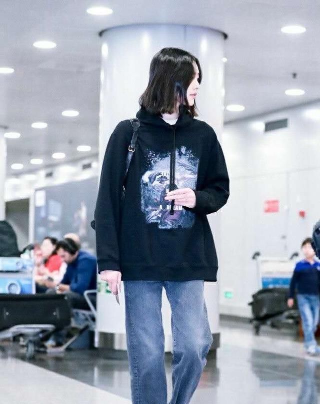  #搭配蓝色#刘雯的一周穿搭,真的怎么穿都不会出错?