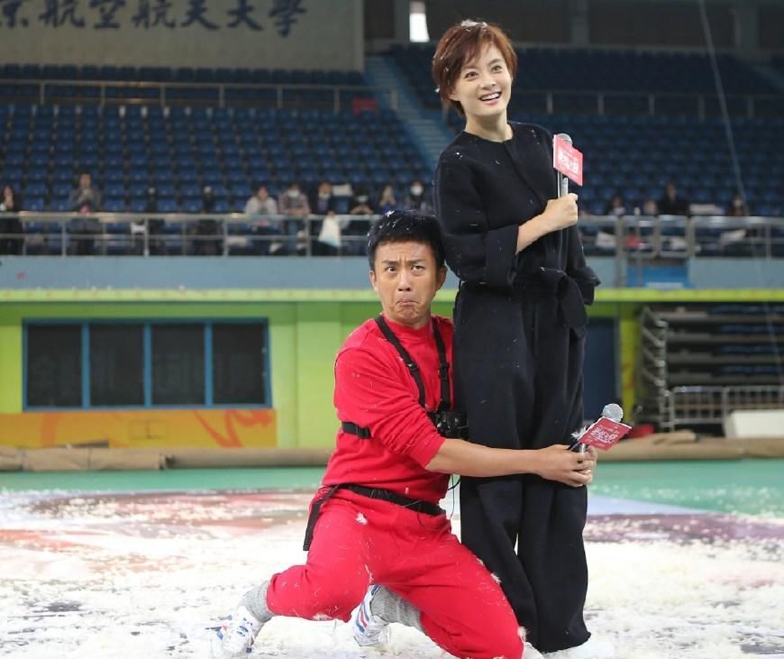 卓伟爆料女明星出轨，邓超馅入其中，网友:还能相信爱情吗?