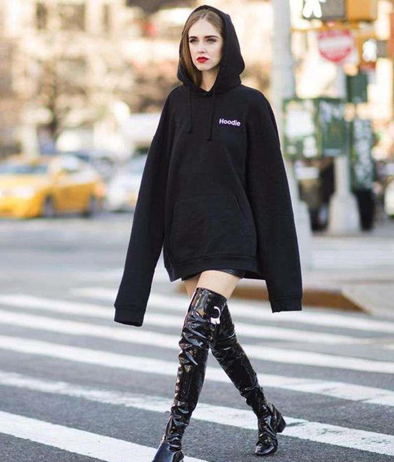 卫衣怎样搭配鞋子