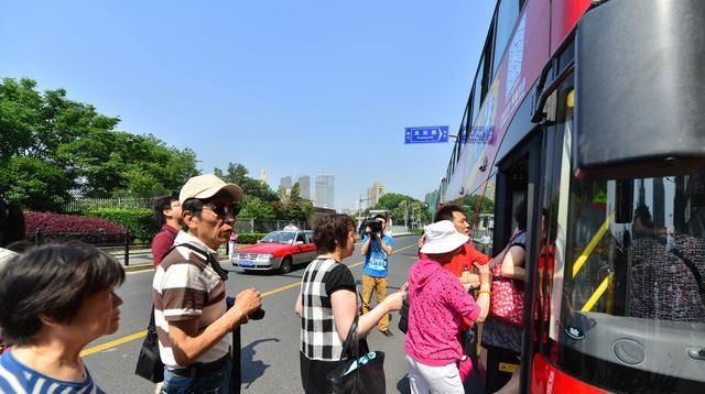 28岁女子新婚旅游发生车祸，遭保险公司拒赔，法院：50万元