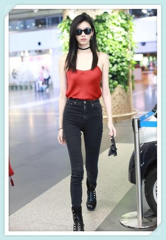 当奚梦瑶和张俪同穿吊带衫，网友：才知道明星和超模的差距有多大