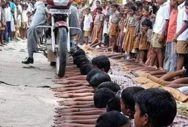 中国美女第一次去印度旅游，看到印度开挂的4个惊人瞬间