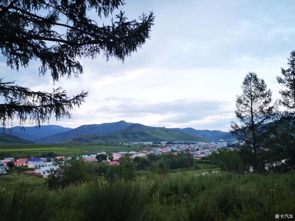 一车一人 穿越草原 采摘秋之美 洗涤跳动的心