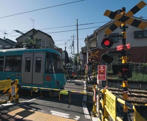 日本的低调富人区，房屋多是低矮别墅，主人的身份却不一般