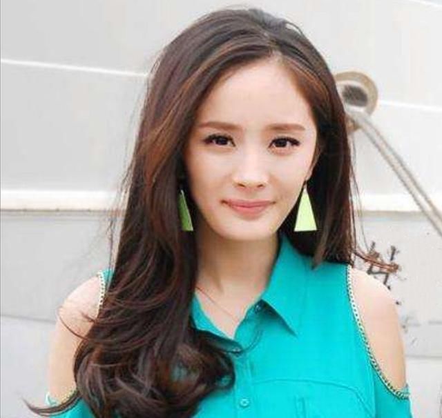  「时髦」女人过了30岁,尽量避免这几种“大妈”发型,看似时髦其实很俗!