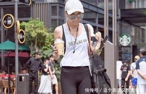  「尽显」紧身打底裤：干净明朗的打扮，尽显小姐姐的青春姿态！
