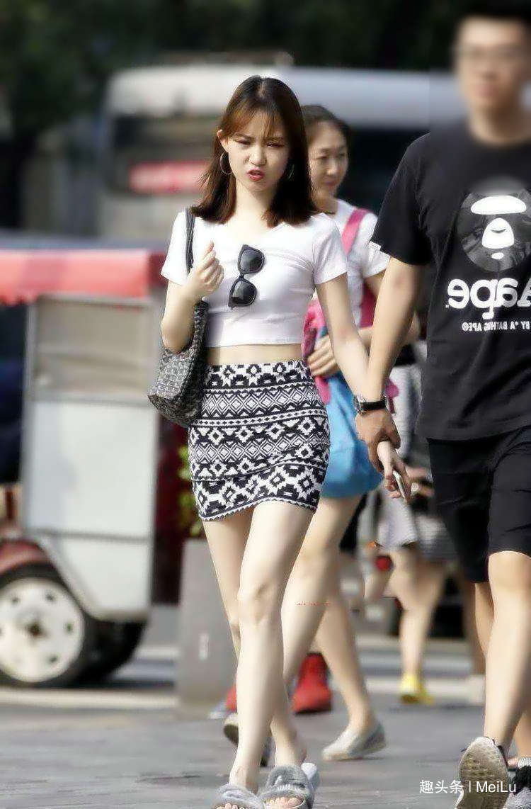 #美女#牛仔裤美女,大秀迷人身姿
