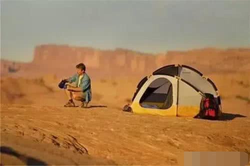 为什么在沙漠中迷路时，走直线不但出不去，还可能误导你呢？