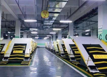 新式车库突现中国，5百车位增到8百多个，车主却表示停进去太难了