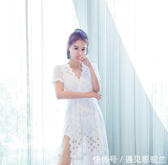 马思纯真大胆！深V秀香肩，网友上半身迷人，下半身雷人！