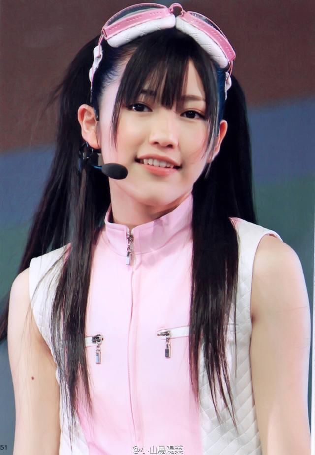 程潇反重力头盔刘海又厚又呆，鞠婧祎早期铁刘海仍然是清秀佳人