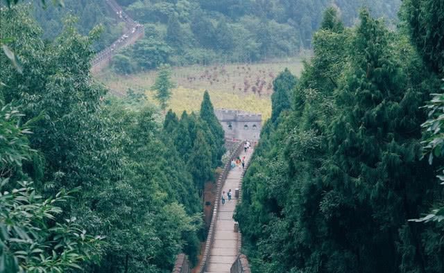 成都附近也有一座“长城”,不用去北京了,门票只要10元