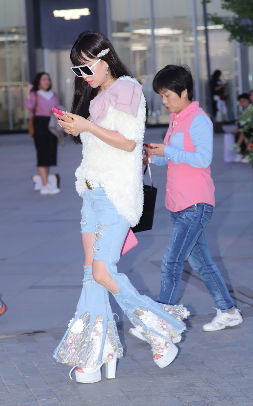 去三里屯是种瘾，去过一次还想第二、三次……因为这里出美女