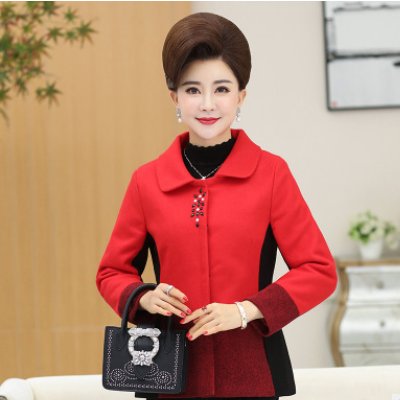 风衣早过时了，6070后女人穿这“毛呢外套”，舒适减龄超嫩美