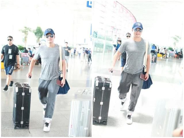 44岁吴京灰T灰裤，小肚腩都有荷尔蒙味，小9岁谢楠HOLD得住？