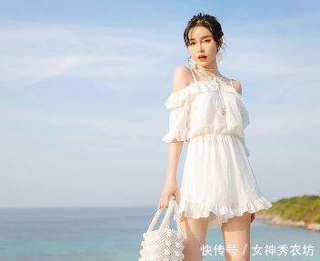 时尚写真：修身有型的泳装美女，尽显女性温婉性感气质！