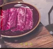 白百何懒理带小鲜肉回家传闻,晒魔性吃烤肉视频变表情包