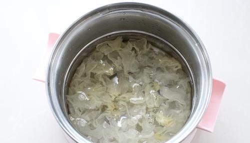  还原■敷再贵的面膜不如常喝此汤羹，奶香浓郁每天来一碗，还原少女美肌