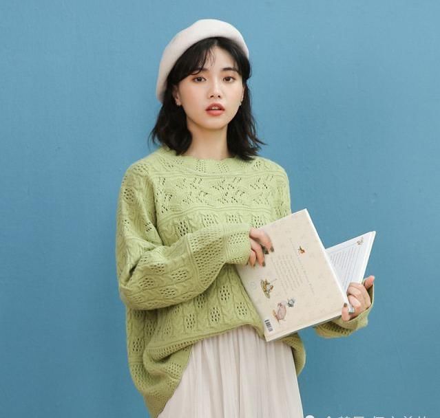 『气质』女人要想逃离“大妈感”,关键在打扮,多穿3个优雅色,高级显气质