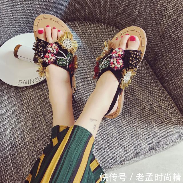  『采用』每个女人鞋柜里都必备的奢华水钻鞋，时尚舒适!