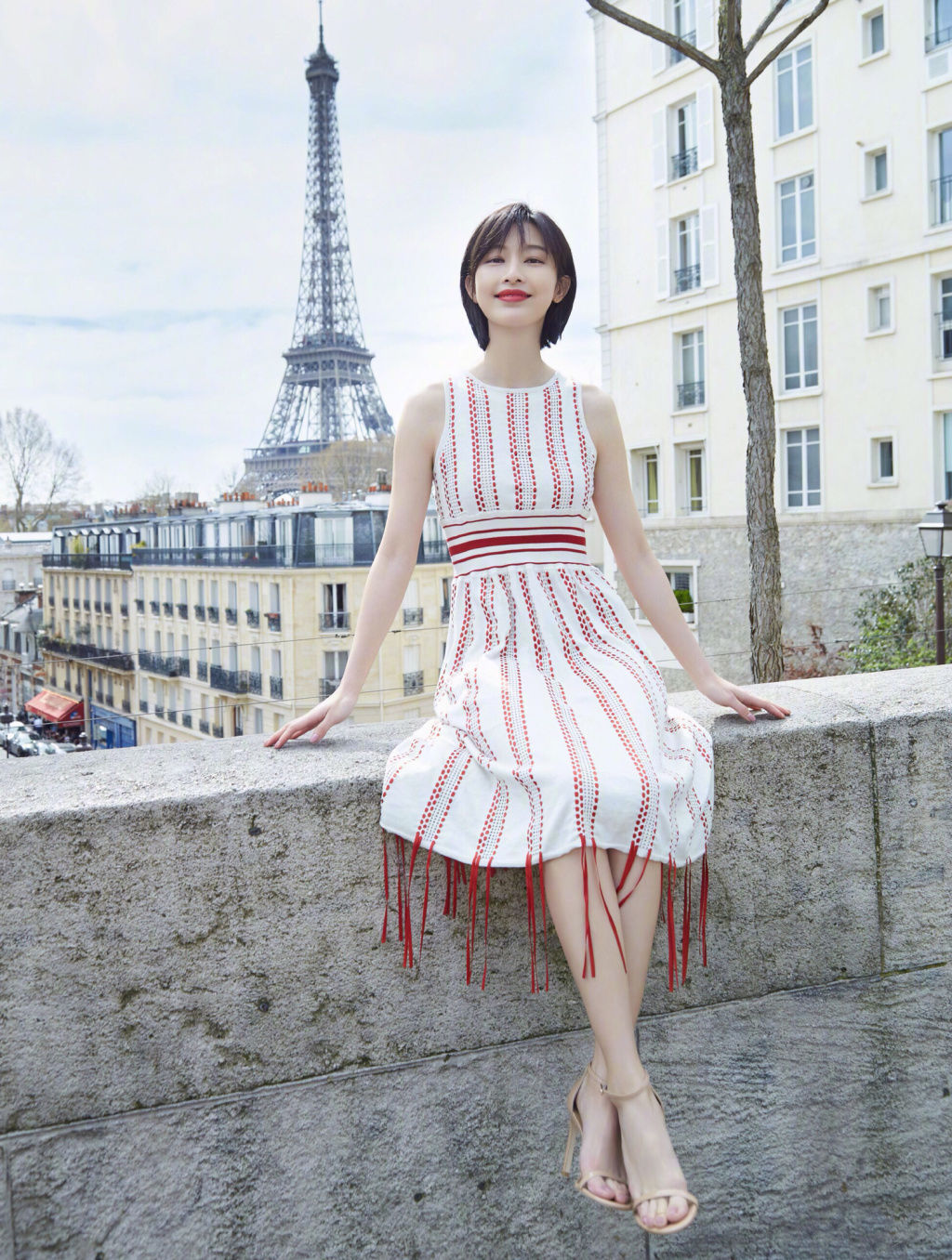 张俪巴黎时尚写真，修长的美腿和白嫩的脚丫 心目中的女神