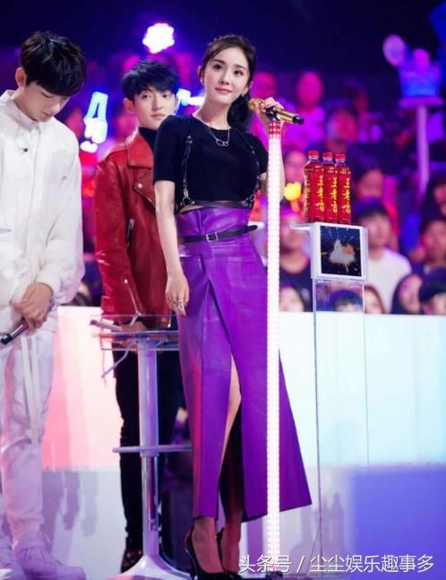 杨幂够胆大!紧身裙子狂秀小蛮腰，网友:刘恺威咋放心的?