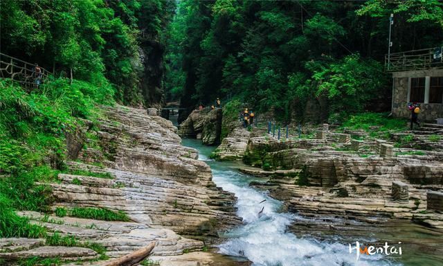 国内三大特色航空公司，一家常被误认是廉价航空，空姐很无奈