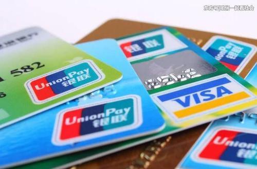 国外女子吃喝玩乐，竟然向家人撒谎得了癌症，家人知道真相崩溃了