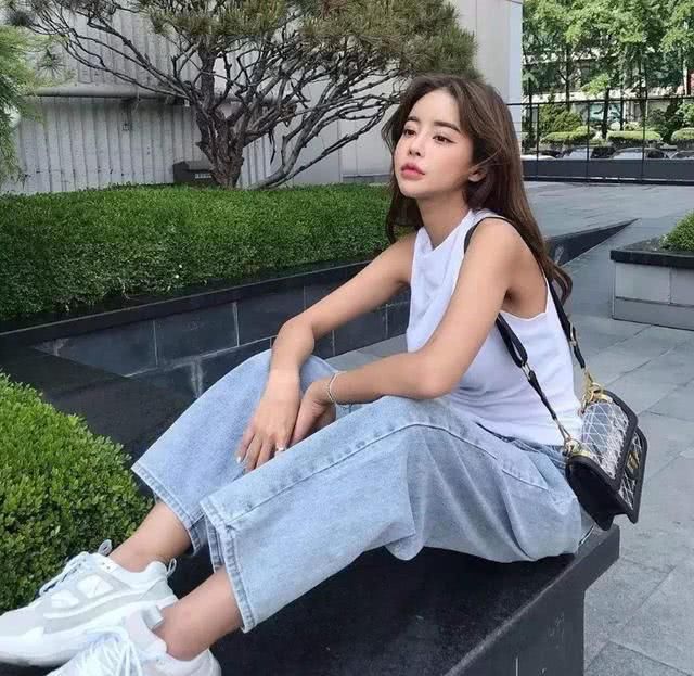  玛丽珍鞋：2020初夏鞋子的流行走向，跟紧趋势，别被潮流甩出好几条街