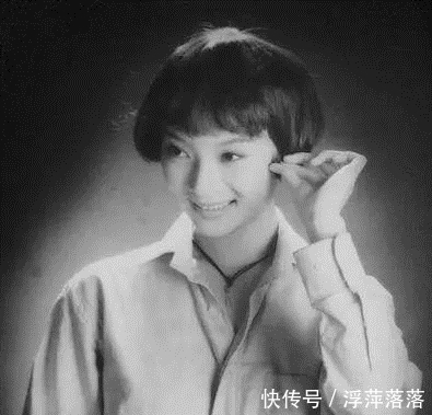 『女人』陈数董卿时隔一年再同台:42岁比22岁更美的女人,赢在了哪里?