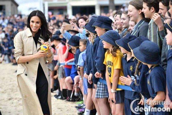 深扒 | 抢在断货前，赶紧把梅根出访澳新的每一件都买了!