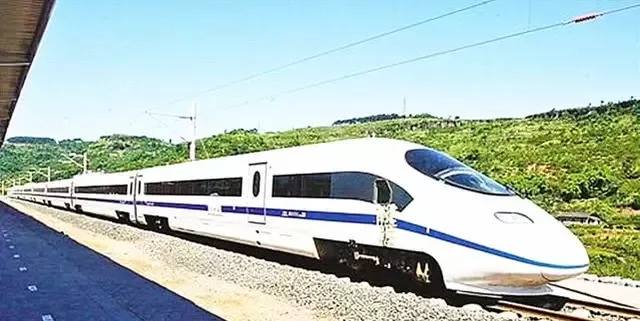 高铁从北京到广州2000多公里，一共需要多少度电，你知道吗？