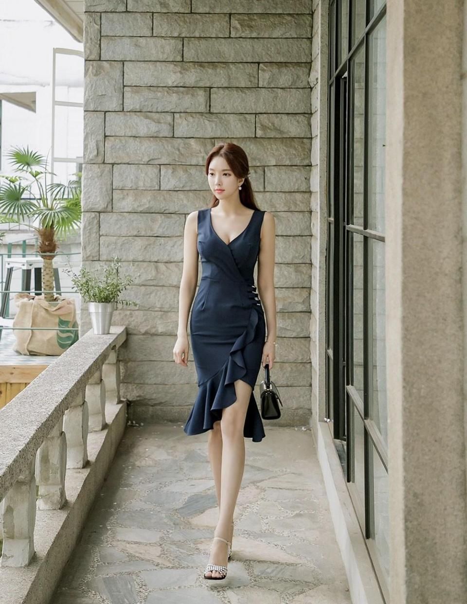 韩国美女身材好气质出众 高跟美腿圆翘臀很诱人