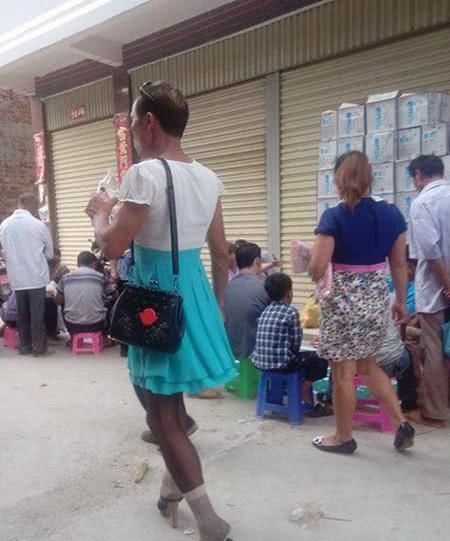 妹子，你这是裤子还是裙子啊？太有个性了，上街回头率百分百！