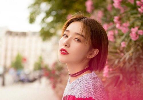 阚清子承认已分手，伤心之际仍帮男友辟谣，纪凌尘的回复引来谩骂