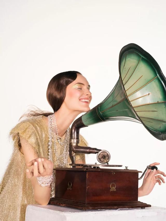 BAZAAR最经典栏目重启，时装原来这么好玩儿！