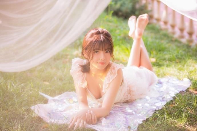 性感甜美少女透视薄纱撩人写真图片