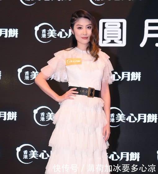 45岁陈慧琳要逆天身着长裙重回颜值巅峰，简直是吃了防腐剂！