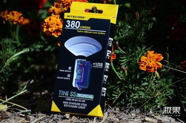 NITECORE TINI 炫彩钥匙灯上手，外表酷炫 无惧黑暗