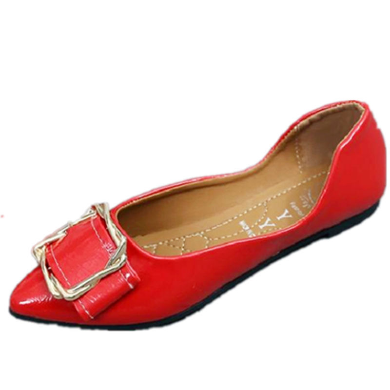 别再穿小白鞋了，大家都穿起了尖头鞋，拉长线条，展现纤细玉足