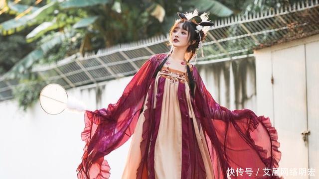 『白鹿云歌』这款汉元素洛丽塔也太像汉服了,第一眼觉得丑,仔细一看太美了