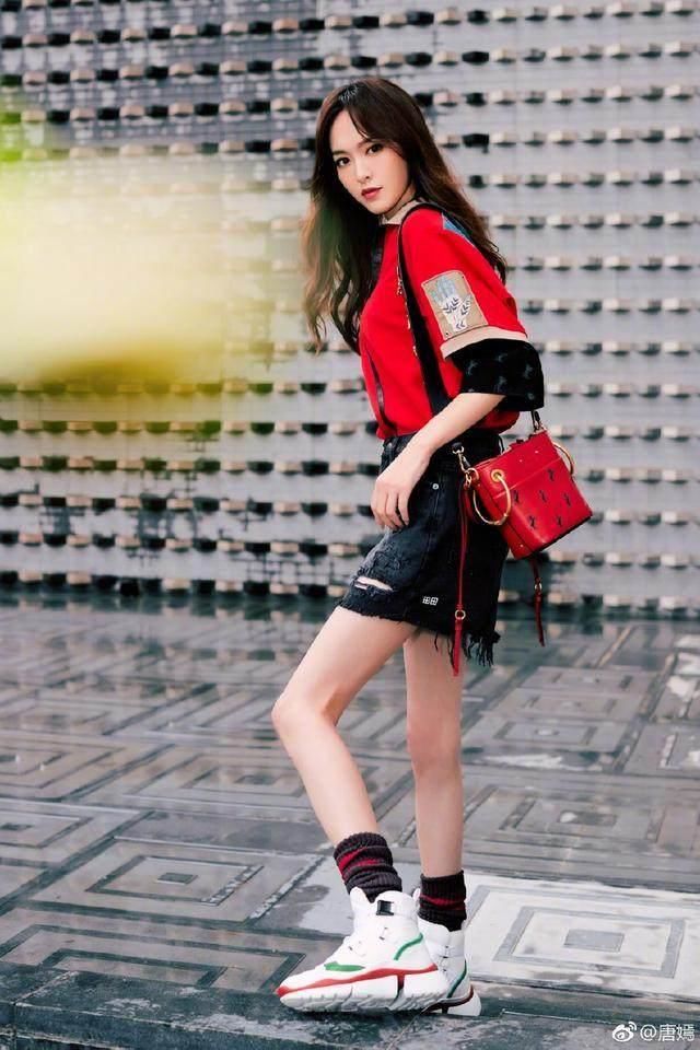 唐嫣太拼了!短裤提太高都快推根了 网友:罗晋能驾驭得了?