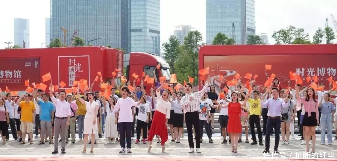 深圳湾上空：我爱香港！网友：热泪盈眶！