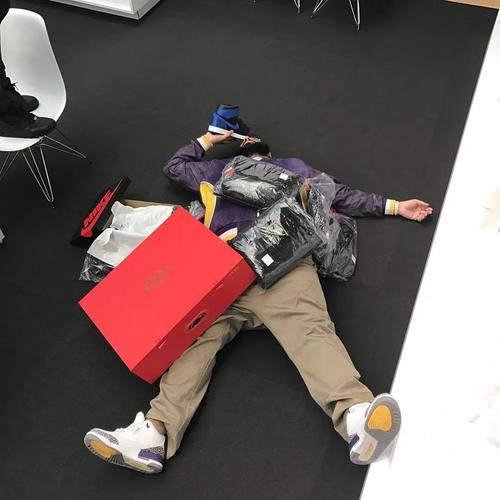 「稀世」能让侃爷脱下 Yeezy 的只有他!每次晒鞋都是没见过的稀世狠货