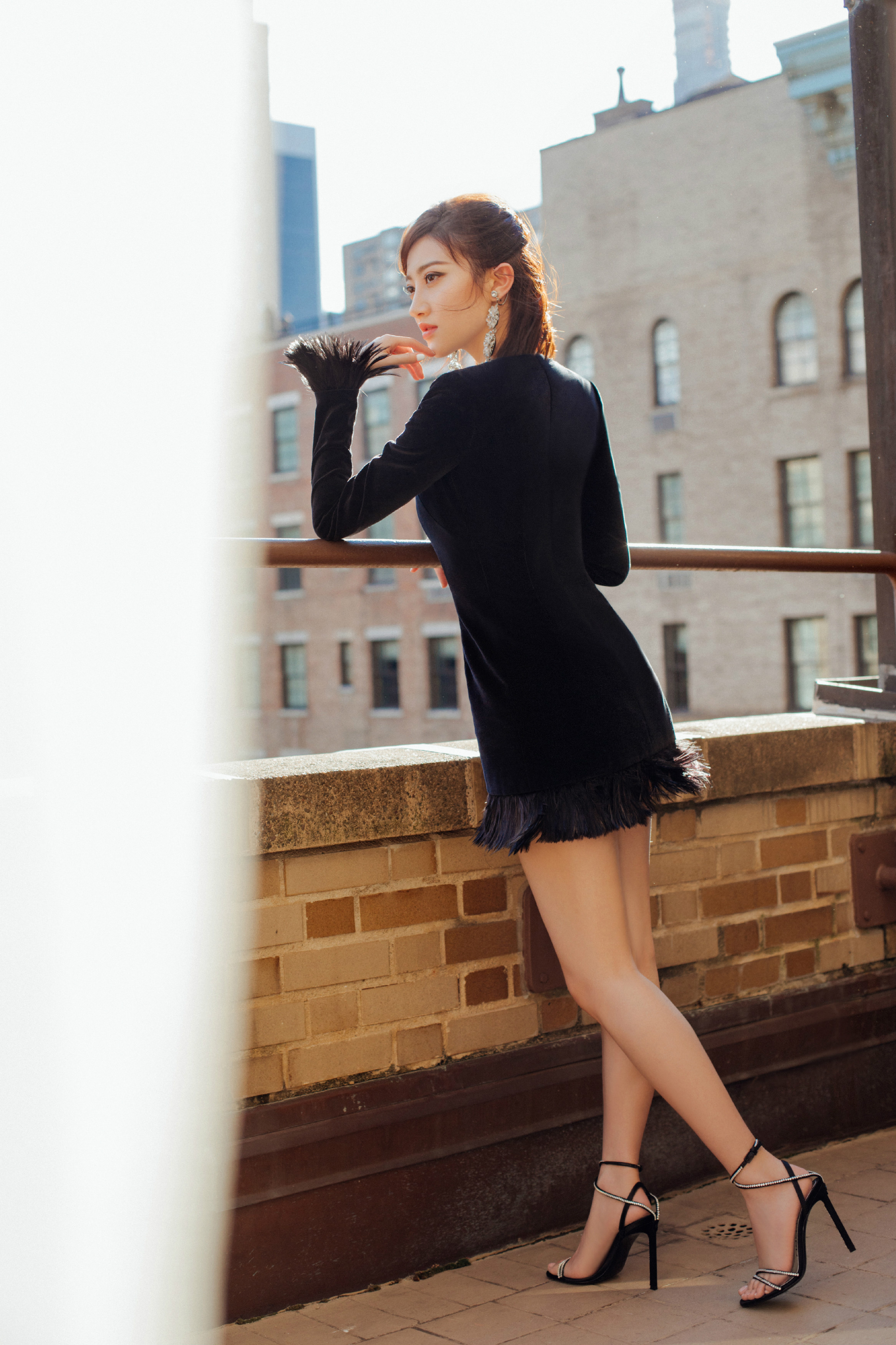 这么短的裙子景甜也要穿，坐下来的时候尴尬了