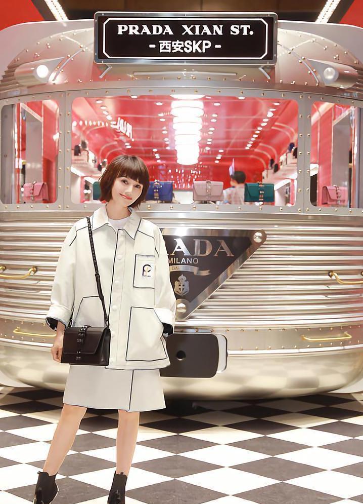 王菲袁泉是越老越有味道! 淡色系穿衣让她们处颜值巅峰, 青春不老